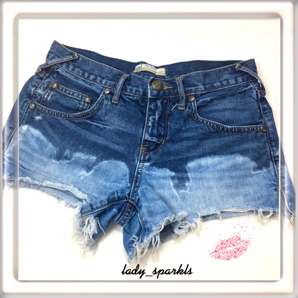 Free People Denim Shorts, wet look. Blue wash/sz25